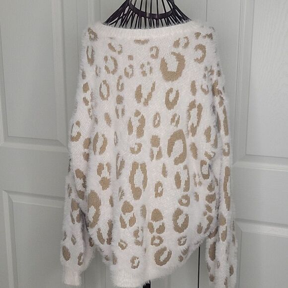 Cream Cheeta Eyelash Sweater Size L - Picture 4 of 6